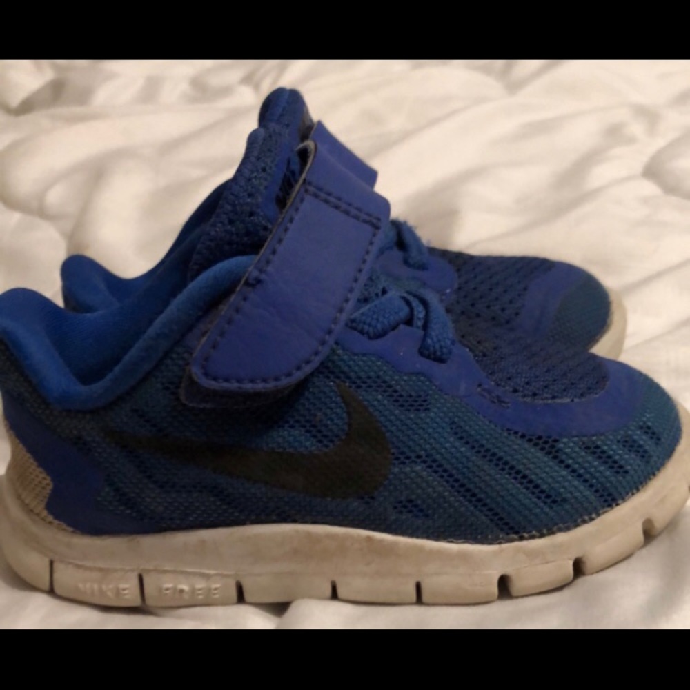 Boys Nike shoes 5C